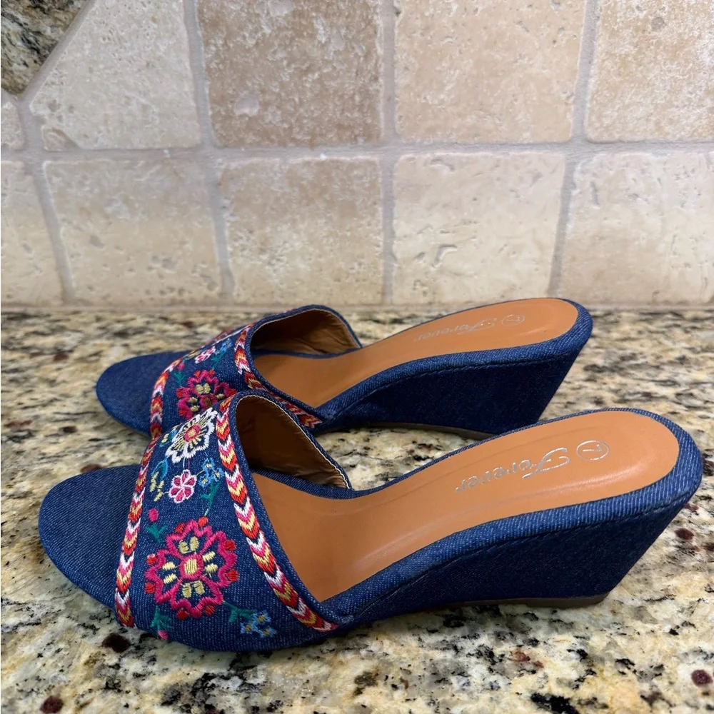 Size 7 Floral Embroidered Denim Wedges - Picture 2 of 6